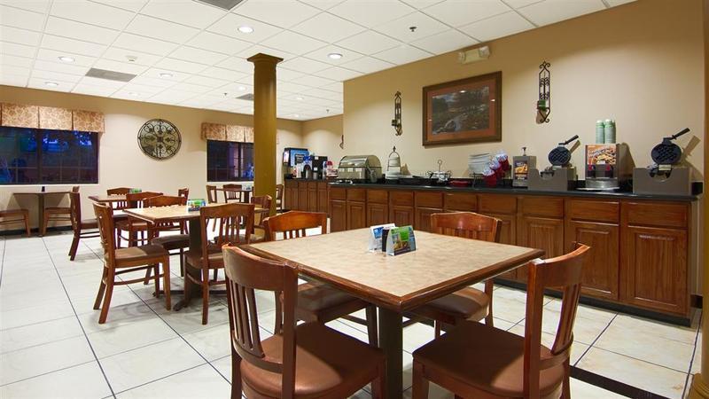 Best Western Plus Зе-Вудлендс Экстерьер фото