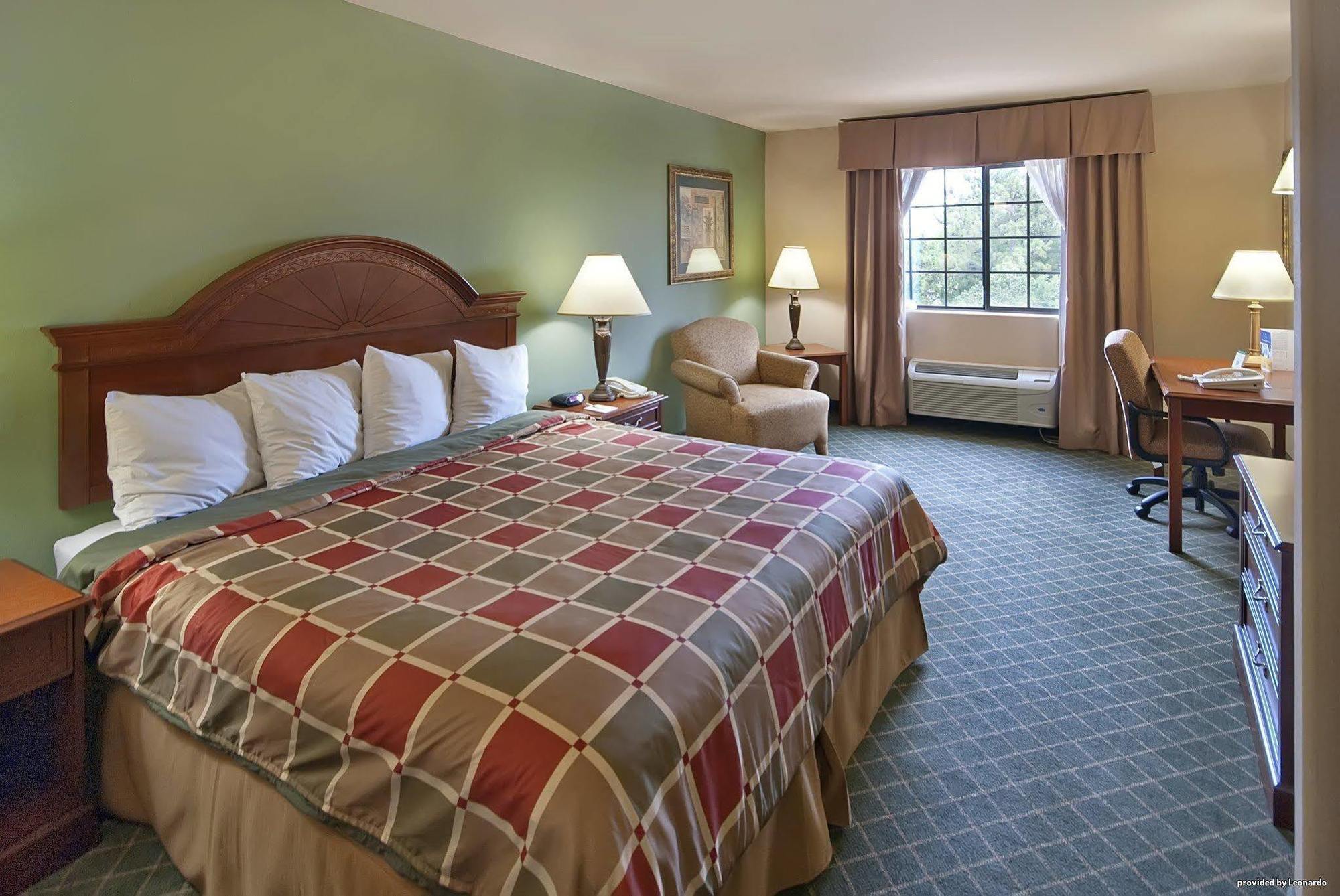 Best Western Plus Зе-Вудлендс Номер фото